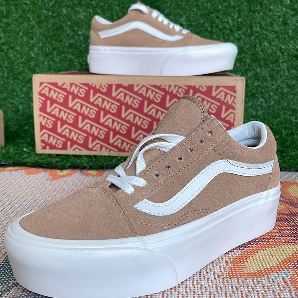 Vans WMNS Old Skool Stacked  Soft Suede Burro/True White 
VN0A7Q5MB69
Platforms - Picture 15 of 16